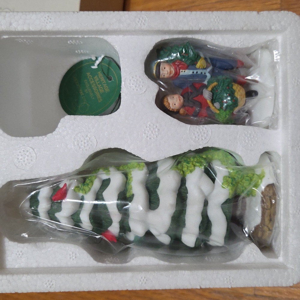 Department 56 Heritage Village Collection Green Box